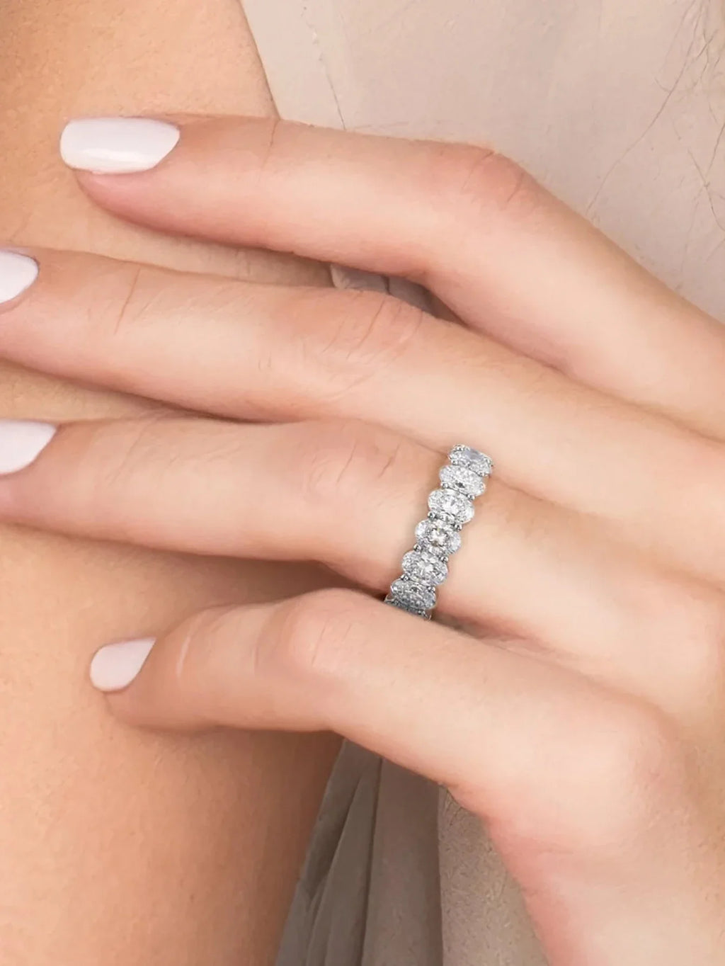 Anillo Óvalo Sereno